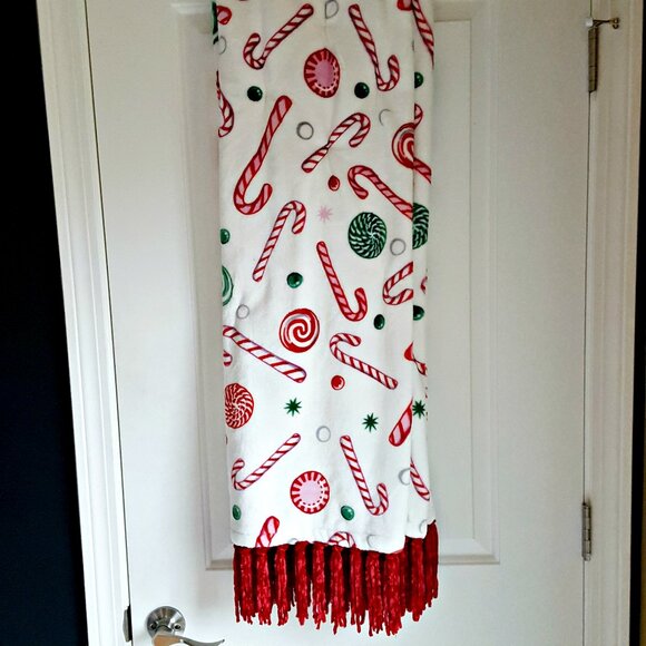 NEW! CANDY LAND Candy CANE PLUSH THROW BLANKET - Picture 1 of 6